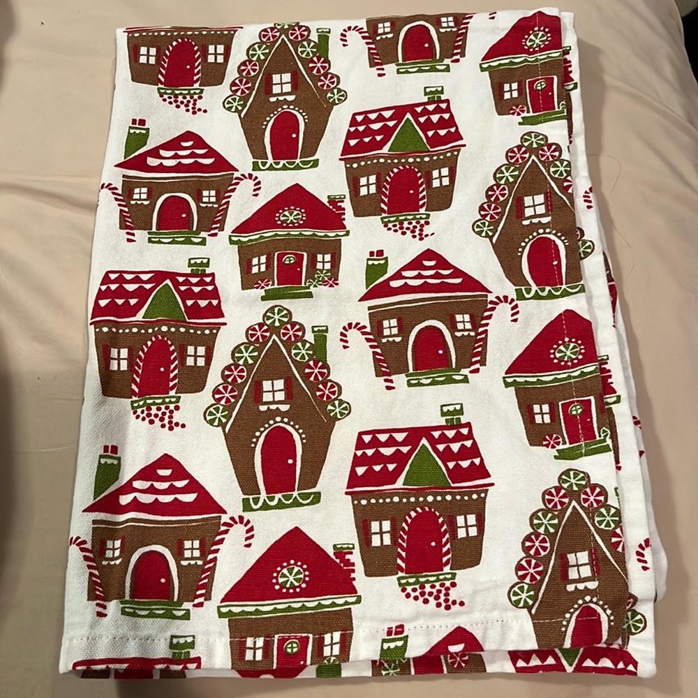 Crate & Barrel Christmas Dish Towel Gingerbread House pattern